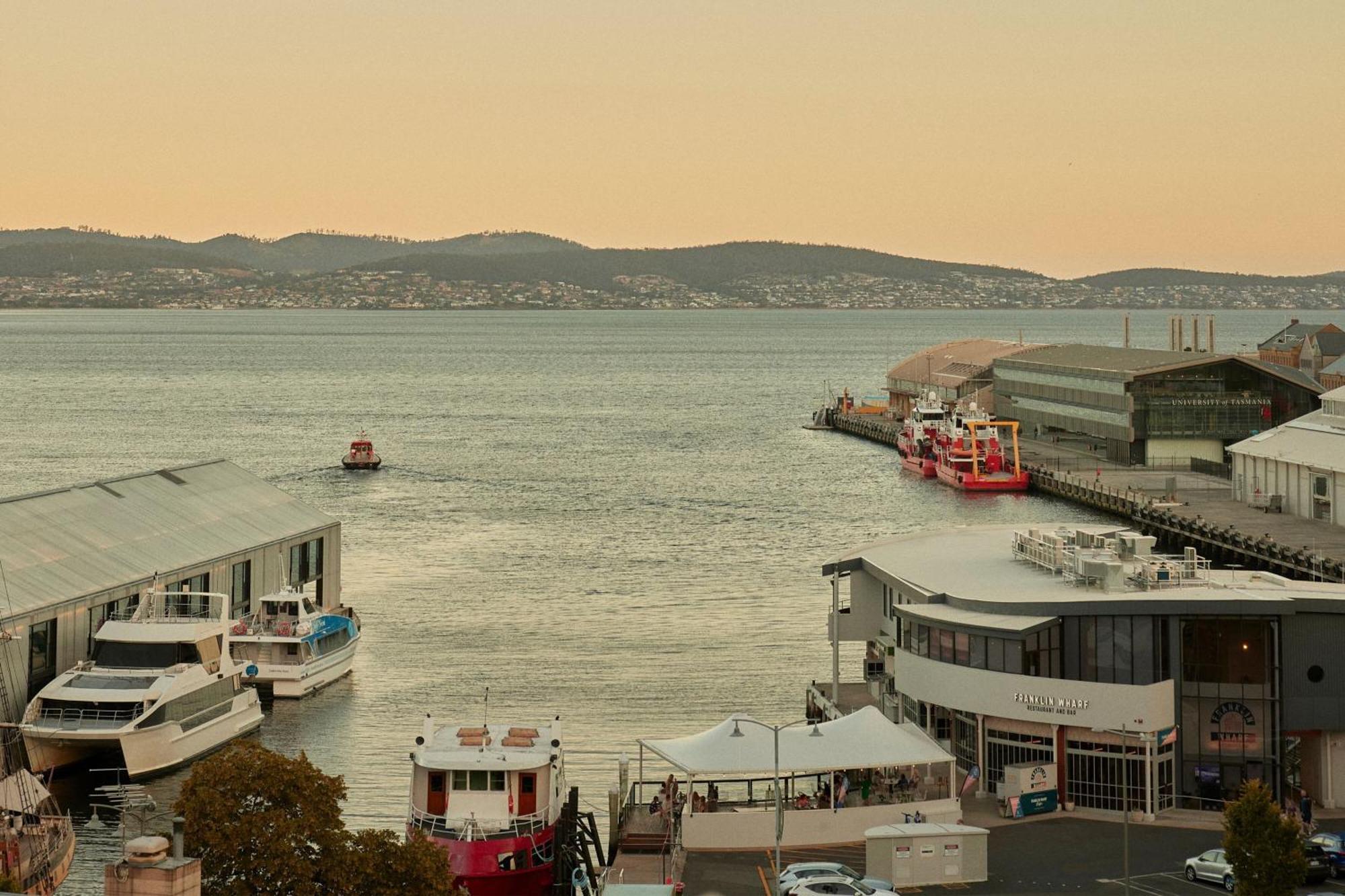 The Tasman, A Luxury Collection Hotel, 호바트 외부 사진 View of the bay from the ferry terminal