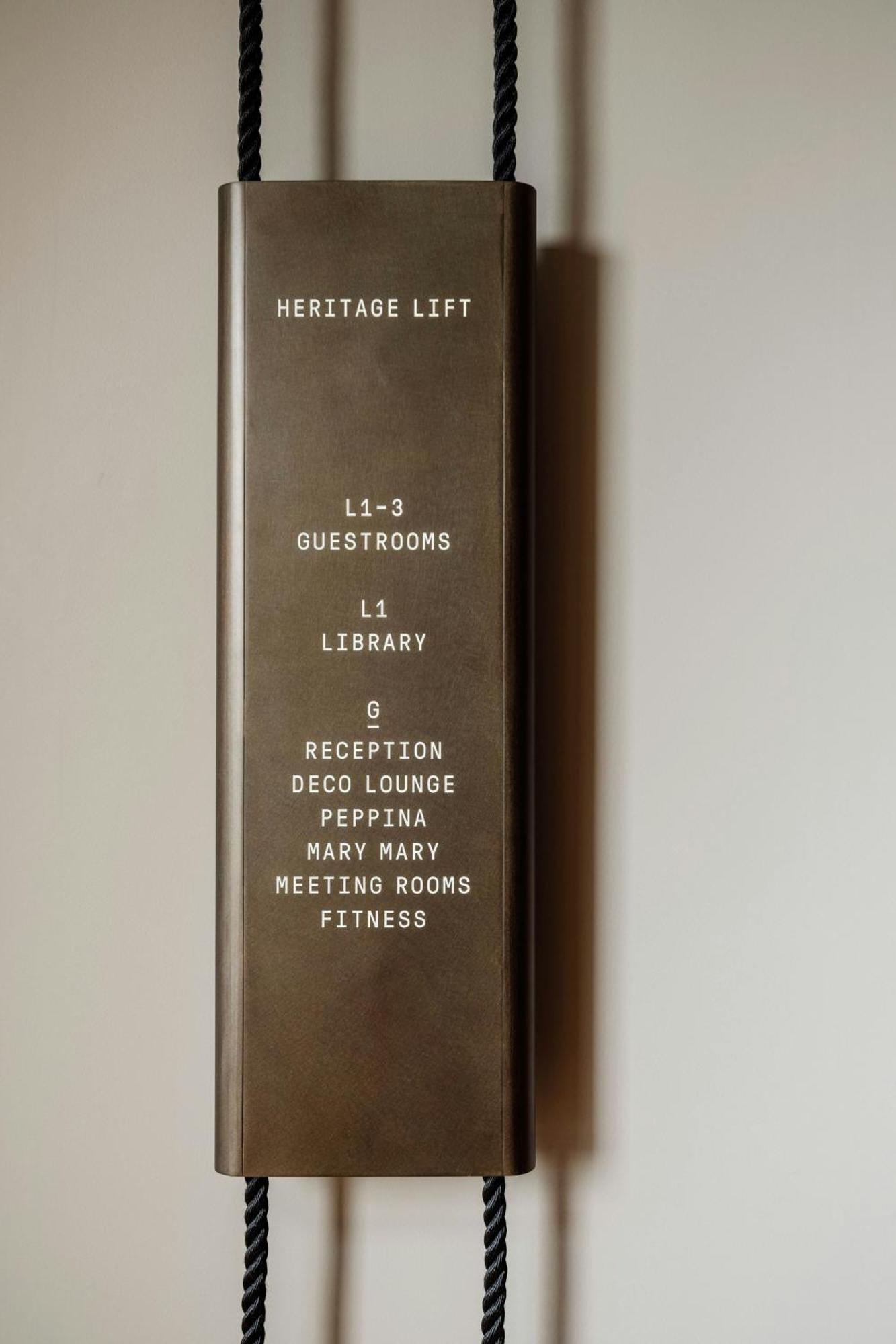The Tasman, A Luxury Collection Hotel, 호바트 외부 사진 A directory sign